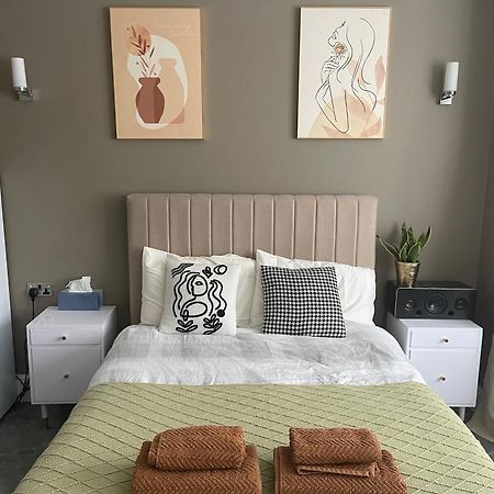 Modern Huge Double Room With Private Bathroom In Colindale Edgware Exterior photo