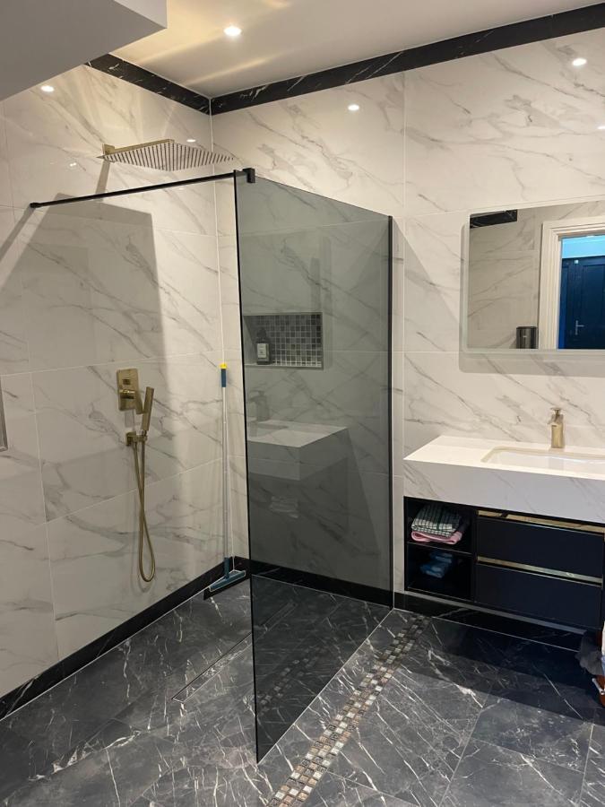 Modern Huge Double Room With Private Bathroom In Colindale Edgware Exterior photo