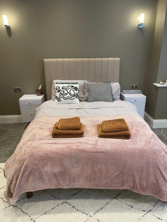 Modern Huge Double Room With Private Bathroom In Colindale Edgware Exterior photo