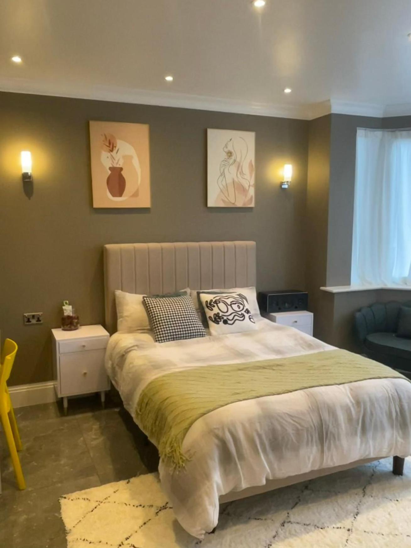 Modern Huge Double Room With Private Bathroom In Colindale Edgware Exterior photo
