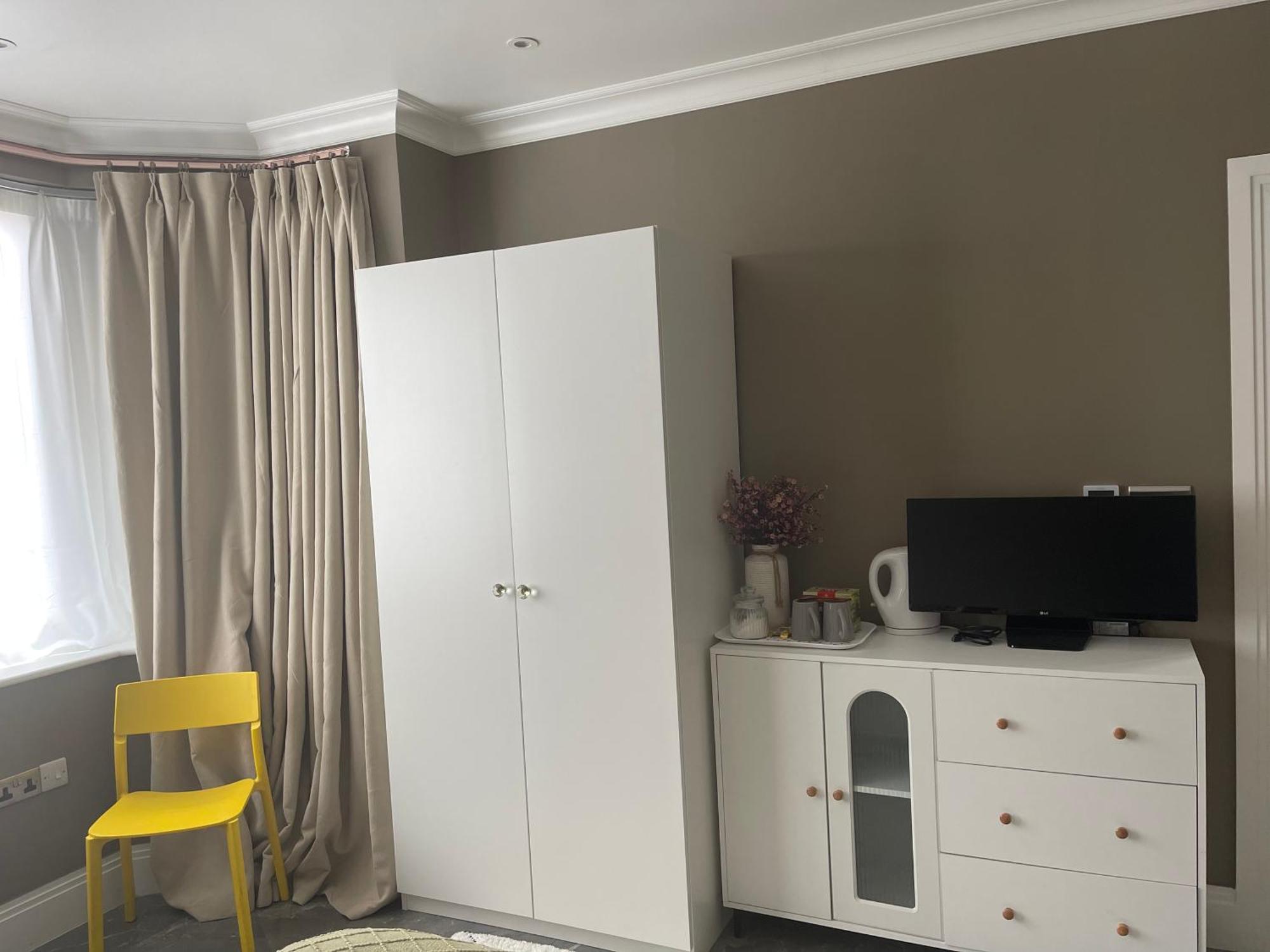 Modern Huge Double Room With Private Bathroom In Colindale Edgware Exterior photo